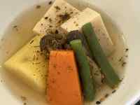 皿の上の食べ物
AI 生成コンテンツは誤りを含む可能性があります。