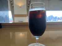 ワインとワイングラス
AI 生成コンテンツは誤りを含む可能性があります。