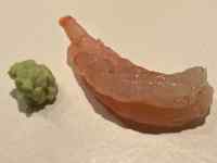 食品, 座る, ドーナツ, 持つ が含まれている画像
AI 生成コンテンツは誤りを含む可能性があります。