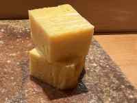 食品, チーズ, テーブル, 座る が含まれている画像
AI 生成コンテンツは誤りを含む可能性があります。