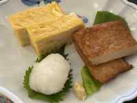 皿の上のサンドイッチとサラダ
AI 生成コンテンツは誤りを含む可能性があります。