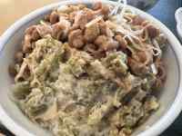 ボウルに入った料理
AI 生成コンテンツは誤りを含む可能性があります。