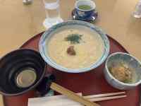 テーブル, 屋内, 食品, 座る が含まれている画像
AI 生成コンテンツは誤りを含む可能性があります。