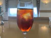 ワイングラスに入った飲み物
AI 生成コンテンツは誤りを含む可能性があります。