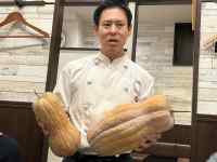 人, 屋内, 男, 窓 が含まれている画像
AI 生成コンテンツは誤りを含む可能性があります。