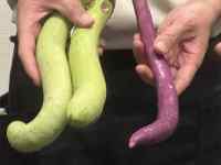 フルーツ, 持つ, 男, 手 が含まれている画像
AI 生成コンテンツは誤りを含む可能性があります。