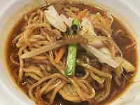 皿の上にあるパスタ
AI 生成コンテンツは誤りを含む可能性があります。