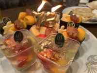 テーブルの上にある数種類の食べ物
AI 生成コンテンツは誤りを含む可能性があります。