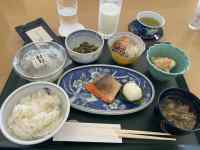 テーブルの上にあるいろんな料理
AI 生成コンテンツは誤りを含む可能性があります。