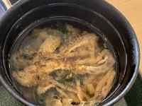 食品, ボウル, 金属, 座る が含まれている画像
AI 生成コンテンツは誤りを含む可能性があります。