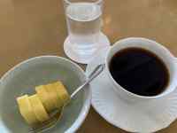 皿の上のカップに入った飲み物
AI 生成コンテンツは誤りを含む可能性があります。