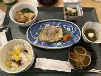 テーブルの上の料理
AI 生成コンテンツは誤りを含む可能性があります。