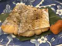 食品, テーブル, 座る, 皿 が含まれている画像
AI 生成コンテンツは誤りを含む可能性があります。