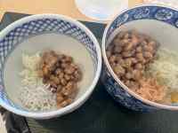 ボウルの中に入っているスープ
AI 生成コンテンツは誤りを含む可能性があります。