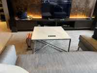 屋内, 暮らし, 部屋, 窓 が含まれている画像
AI 生成コンテンツは誤りを含む可能性があります。