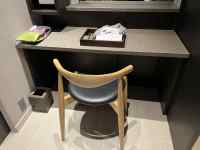 机の上に置かれた椅子
AI 生成コンテンツは誤りを含む可能性があります。