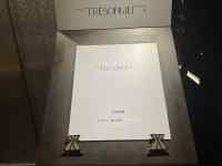 白いキャビネットと黒い文字
AI 生成コンテンツは誤りを含む可能性があります。