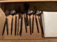 テーブル, ナイフ が含まれている画像
AI 生成コンテンツは誤りを含む可能性があります。