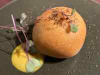 皿の上に置かれたフルーツ
AI 生成コンテンツは誤りを含む可能性があります。