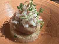 食品, テーブル, ケーキ, 座る が含まれている画像
AI 生成コンテンツは誤りを含む可能性があります。