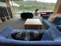 テーブル, 屋内, 暮らし, 部屋 が含まれている画像
AI 生成コンテンツは誤りを含む可能性があります。