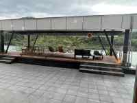 屋外, 建物, 座る, 大きい が含まれている画像
AI 生成コンテンツは誤りを含む可能性があります。