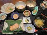 料理が並んでいる
AI 生成コンテンツは誤りを含む可能性があります。