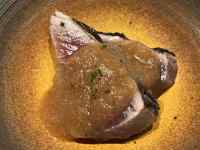 男性の顔のアップ
AI 生成コンテンツは誤りを含む可能性があります。