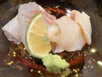 皿の上の食べ物
AI 生成コンテンツは誤りを含む可能性があります。