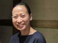 スーツを着た男性
AI 生成コンテンツは誤りを含む可能性があります。