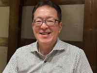 メガネを掛けた男性
AI 生成コンテンツは誤りを含む可能性があります。