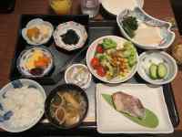 テーブルに置いている様々な料理
AI 生成コンテンツは誤りを含む可能性があります。