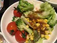 皿の上のパスタと野菜の料理
AI 生成コンテンツは誤りを含む可能性があります。