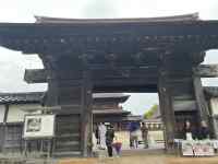 建物, 座る, フロント, 大きい が含まれている画像
AI 生成コンテンツは誤りを含む可能性があります。