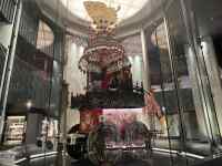 屋内, 建物, 部屋, いっぱい が含まれている画像
AI 生成コンテンツは誤りを含む可能性があります。