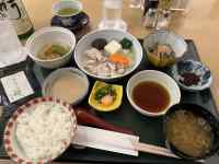 テーブルに置いている様々な料理
AI 生成コンテンツは誤りを含む可能性があります。