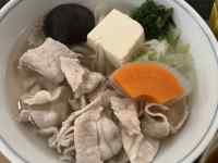 ボウルに入った料理
AI 生成コンテンツは誤りを含む可能性があります。