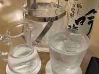 カップ, テーブル, 屋内, コーヒー が含まれている画像
AI 生成コンテンツは誤りを含む可能性があります。