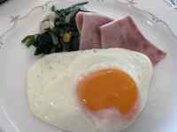 皿の上の食べ物
AI 生成コンテンツは誤りを含む可能性があります。