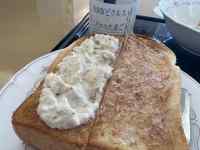 テーブルの上にあるサンドイッチ
AI 生成コンテンツは誤りを含む可能性があります。