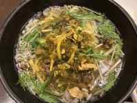 鍋の中の料理
AI 生成コンテンツは誤りを含む可能性があります。