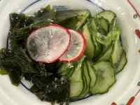 皿の上にあるサラダ
AI 生成コンテンツは誤りを含む可能性があります。