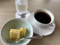 テーブルの上にあるコーヒー
AI 生成コンテンツは誤りを含む可能性があります。