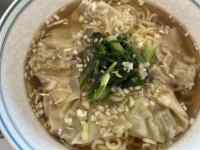 皿の上にあるスープ
AI 生成コンテンツは誤りを含む可能性があります。