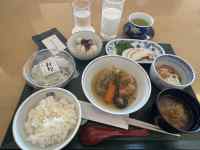 テーブルの上にある料理
AI 生成コンテンツは誤りを含む可能性があります。