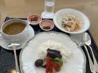 テーブルの上にある料理
AI 生成コンテンツは誤りを含む可能性があります。