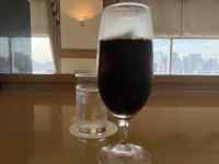 テーブルの上にあるワイングラス
AI 生成コンテンツは誤りを含む可能性があります。