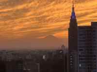 夕日に映る建物
AI 生成コンテンツは誤りを含む可能性があります。