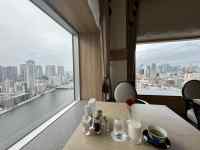 窓のある部屋
AI 生成コンテンツは誤りを含む可能性があります。