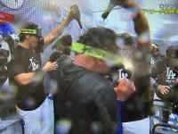 人, スポーツ, 男, スイミング が含まれている画像
AI 生成コンテンツは誤りを含む可能性があります。